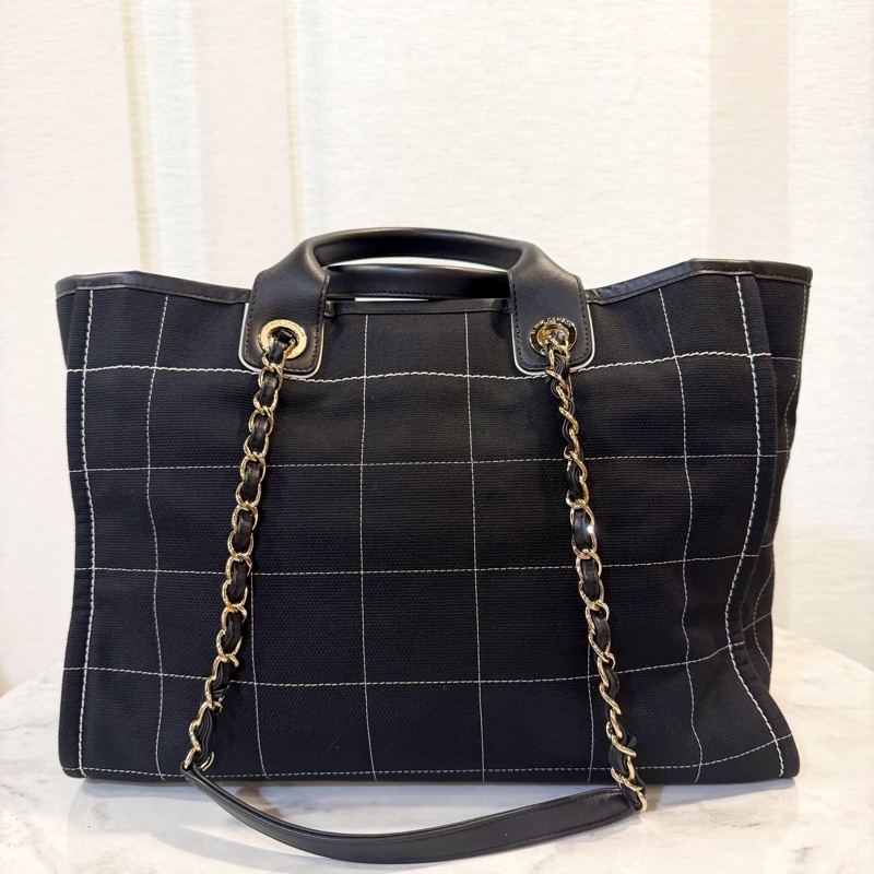 Chanel 黑格帆布立體logo手提肩背沙灘包-1