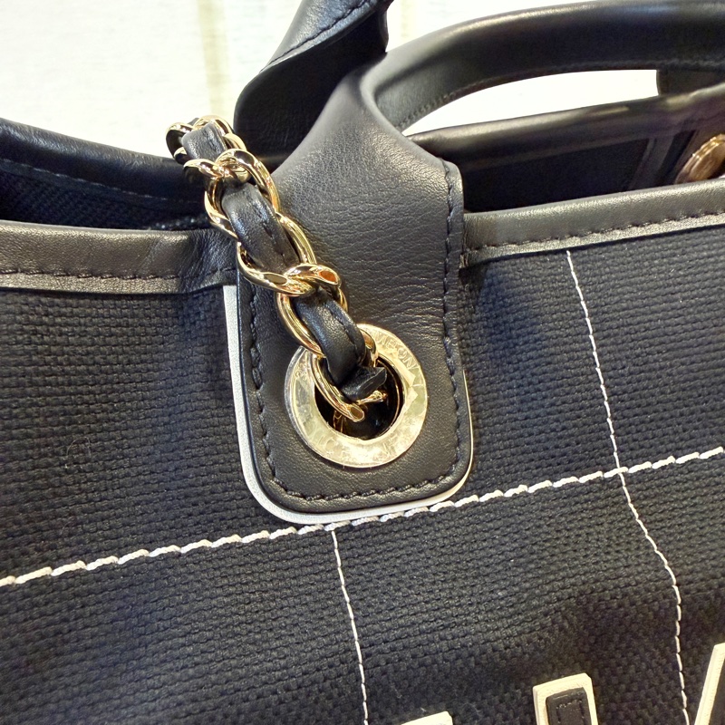 Chanel 黑格帆布立體logo手提肩背沙灘包-10