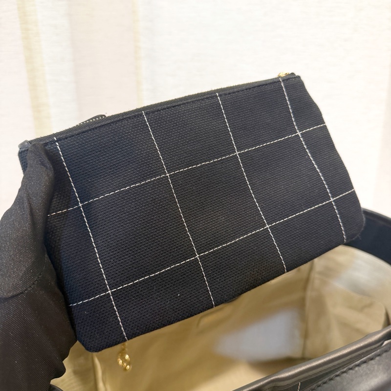 Chanel 黑格帆布立體logo手提肩背沙灘包-14