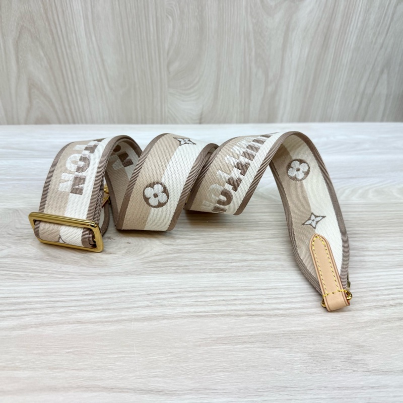 LV 膠膜未撕✨奶茶色Bandouliere 背帶M26925-2