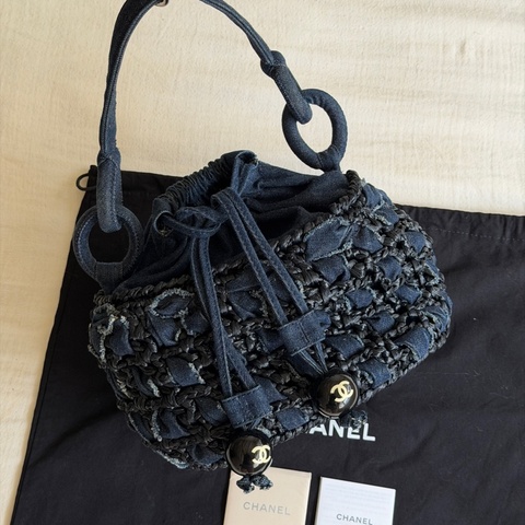 Vintage 稀有珍品 /Chanel 2006 限量/牛仔拉菲草編織小菜籃🧺 黑色壓克力球超時髦
