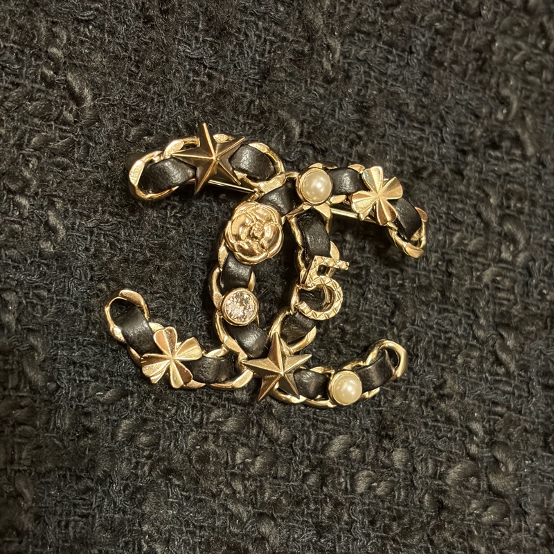 CHANEL經典皮穿鍊胸針-2