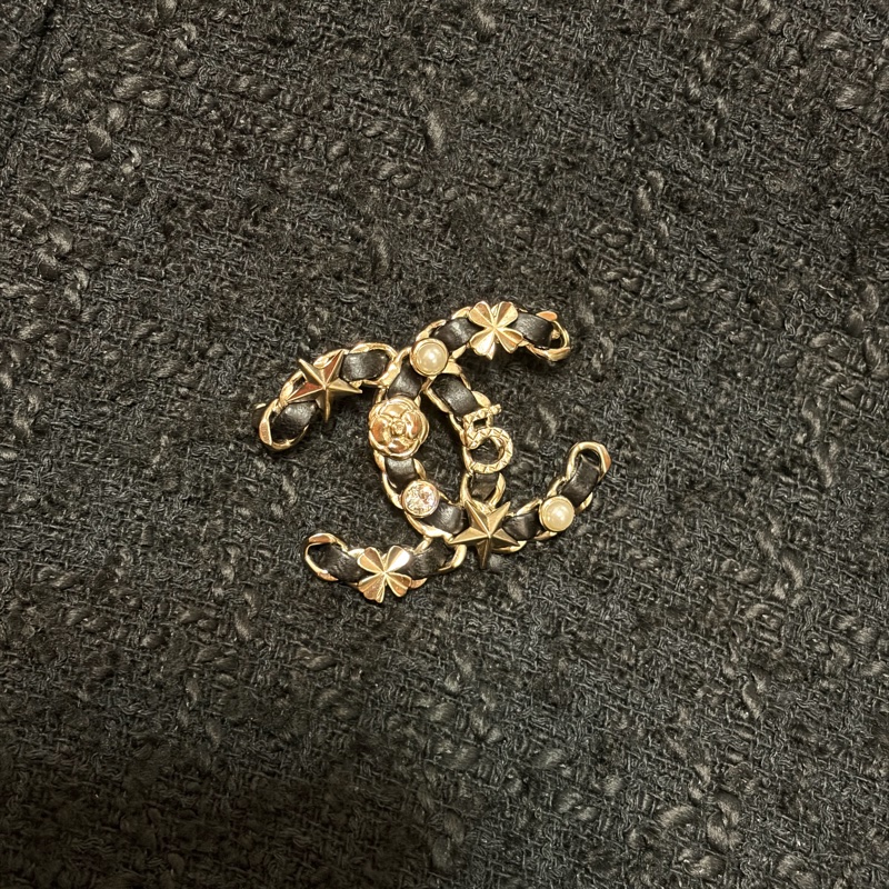 CHANEL經典皮穿鍊胸針-6
