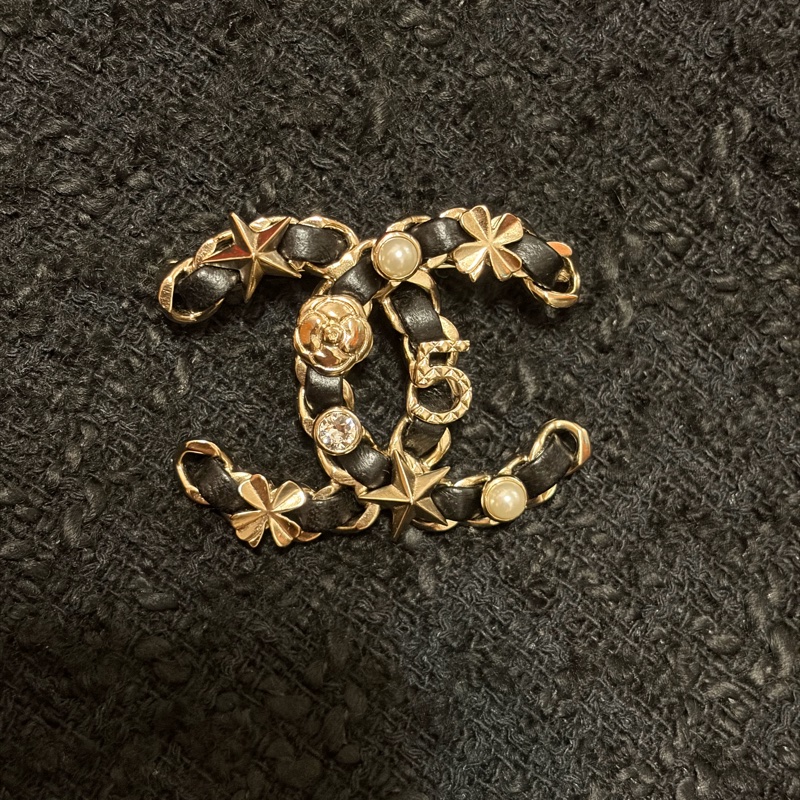 CHANEL經典皮穿鍊胸針-7