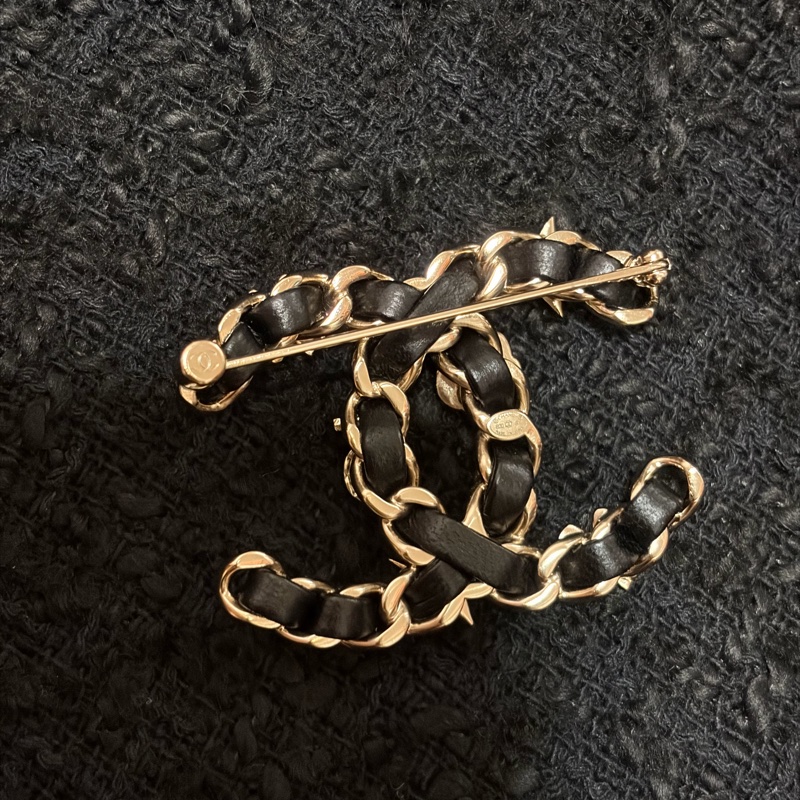 CHANEL經典皮穿鍊胸針-8