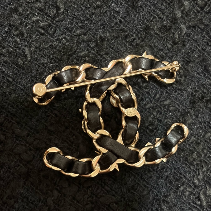 CHANEL經典皮穿鍊胸針-11