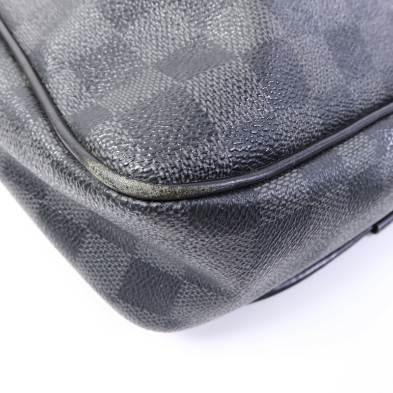 LOUIS VUITTON Damier Graghite Daniel MM肩背袋-13