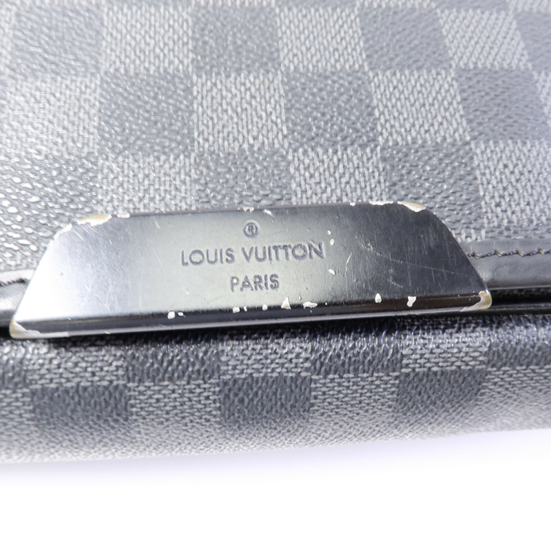 LOUIS VUITTON Damier Graghite Daniel MM肩背袋-17