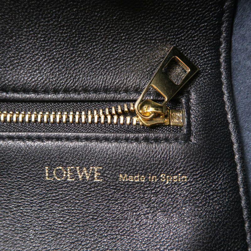 LOEWE 羊皮皮革Squeeze Bag Medium肩背袋-6