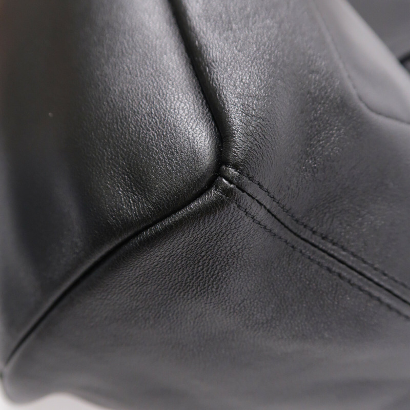LOEWE 羊皮皮革Squeeze Bag Medium肩背袋-13