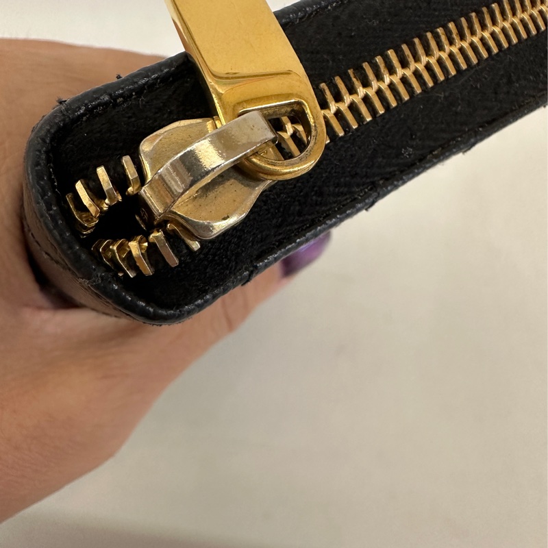 YSL 黑魚子醬牛皮金釦ㄇ拉12卡長夾-6
