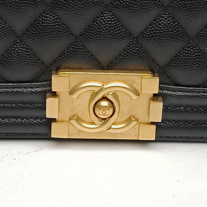 CHANEL Leboy中號黑色荔枝牛皮晶片金扣菱格紋-4