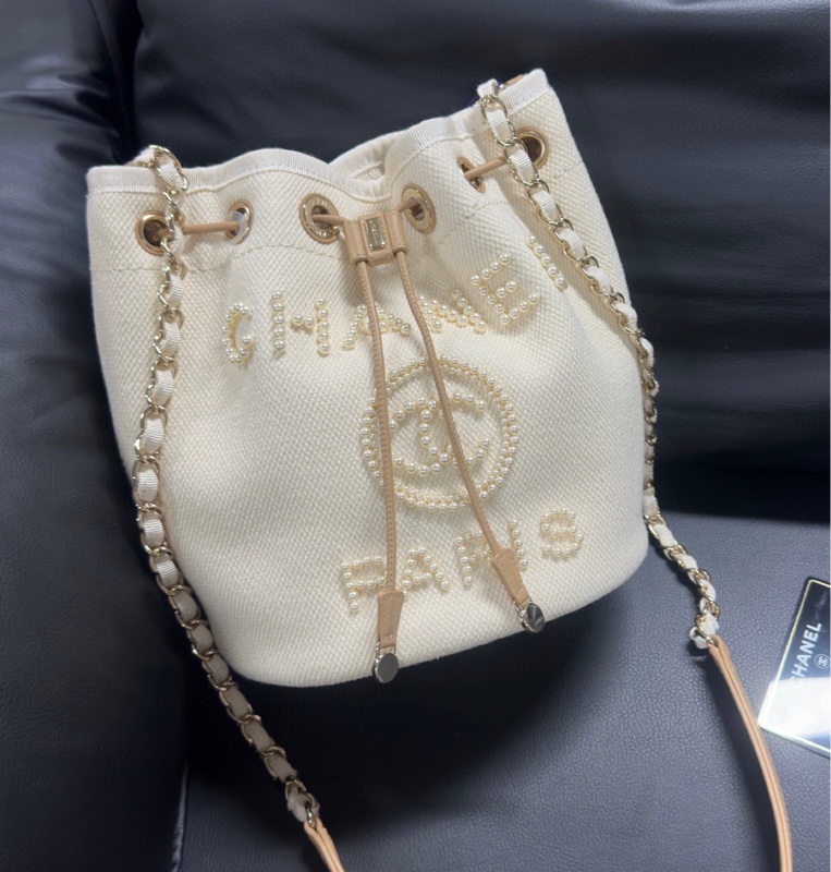 Chanel 香奈兒 米色沙灘珍珠小水桶包 珍珠logo-0