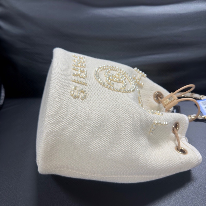 Chanel 香奈兒 米色沙灘珍珠小水桶包 珍珠logo-1
