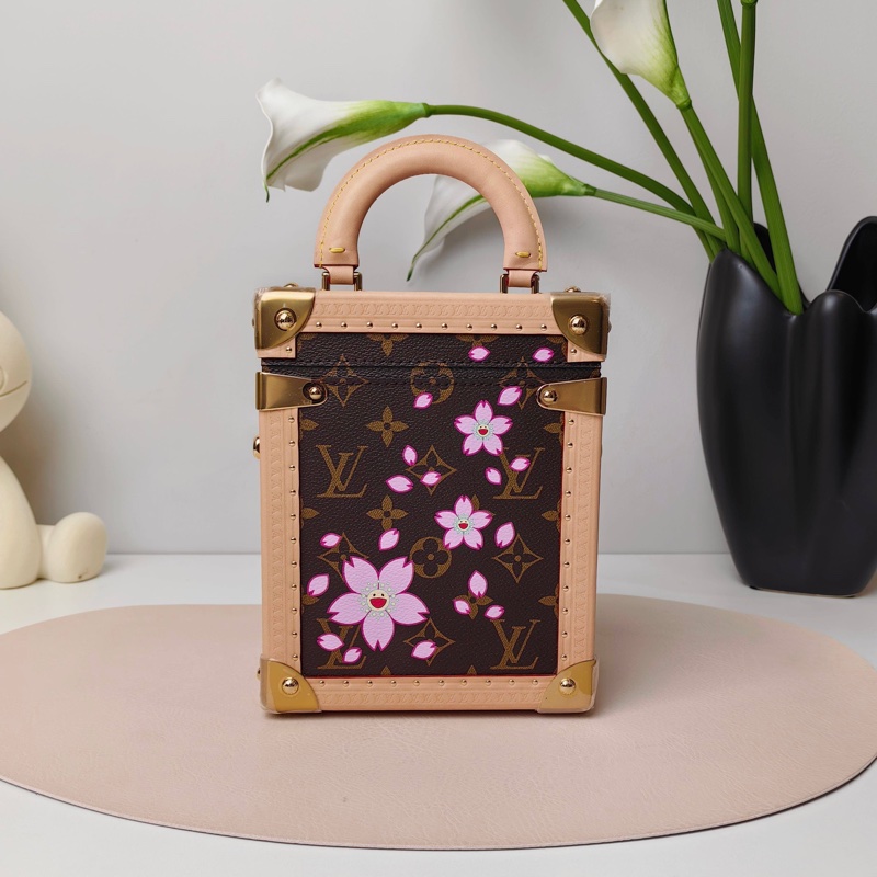 🌸閒置新✨ LV/路易威登 x 村上隆 聯名款 CAMERA BOX 櫻花系列 金屬件 S-lock 鎖扣可拆卸可調節肩帶 Monogram 塗層帆布 單肩斜挎手提包 女款 棕色 金扣 長17.5cm❤️正品-1