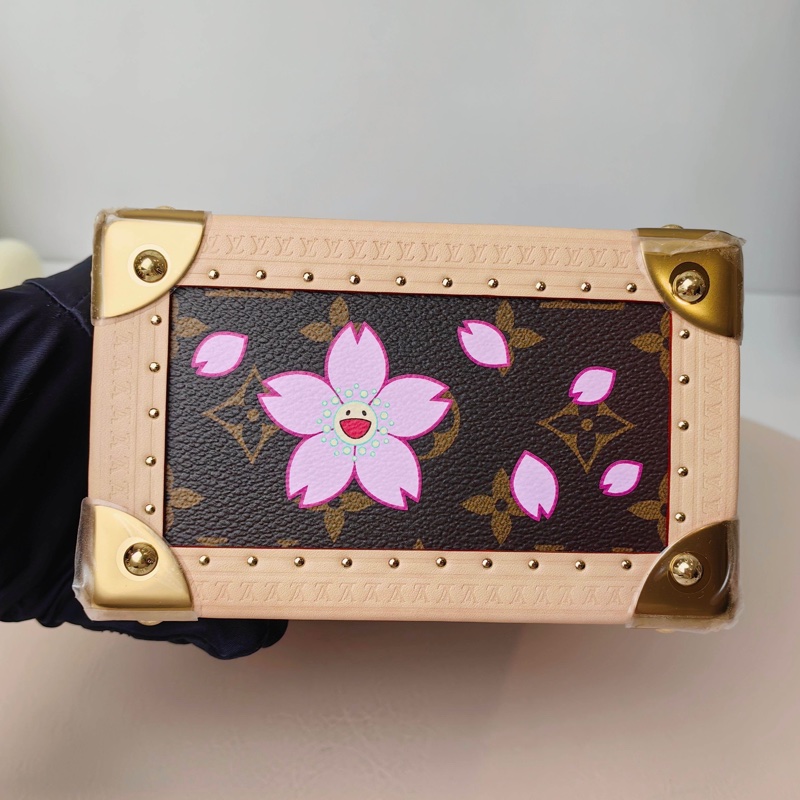 🌸閒置新✨ LV/路易威登 x 村上隆 聯名款 CAMERA BOX 櫻花系列 金屬件 S-lock 鎖扣可拆卸可調節肩帶 Monogram 塗層帆布 單肩斜挎手提包 女款 棕色 金扣 長17.5cm❤️正品-4