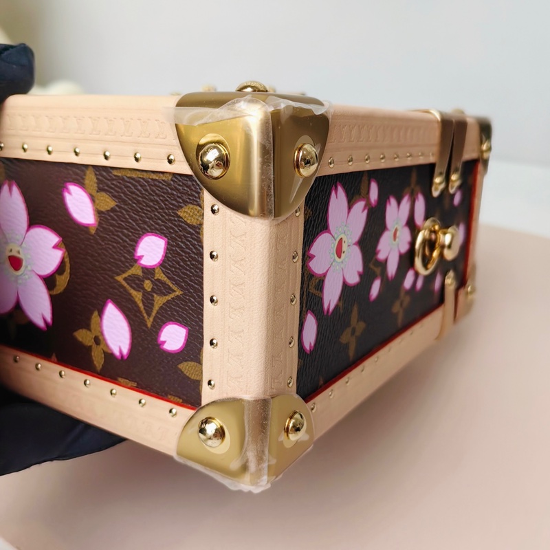 🌸閒置新✨ LV/路易威登 x 村上隆 聯名款 CAMERA BOX 櫻花系列 金屬件 S-lock 鎖扣可拆卸可調節肩帶 Monogram 塗層帆布 單肩斜挎手提包 女款 棕色 金扣 長17.5cm❤️正品-6