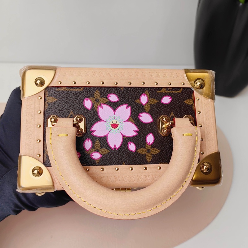 🌸閒置新✨ LV/路易威登 x 村上隆 聯名款 CAMERA BOX 櫻花系列 金屬件 S-lock 鎖扣可拆卸可調節肩帶 Monogram 塗層帆布 單肩斜挎手提包 女款 棕色 金扣 長17.5cm❤️正品-7