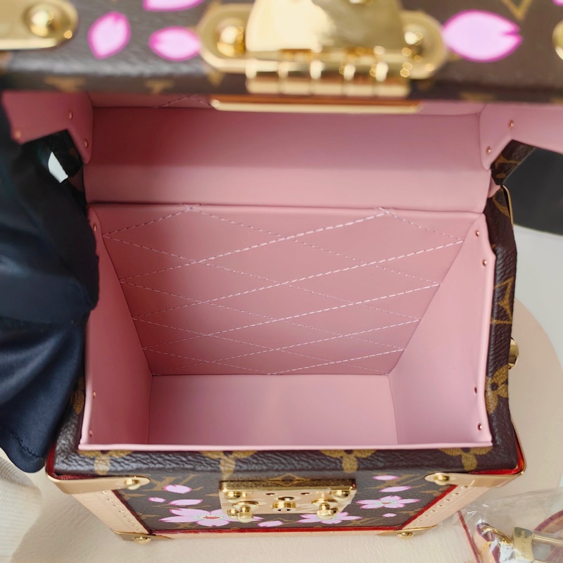 🌸閒置新✨ LV/路易威登 x 村上隆 聯名款 CAMERA BOX 櫻花系列 金屬件 S-lock 鎖扣可拆卸可調節肩帶 Monogram 塗層帆布 單肩斜挎手提包 女款 棕色 金扣 長17.5cm❤️正品-8