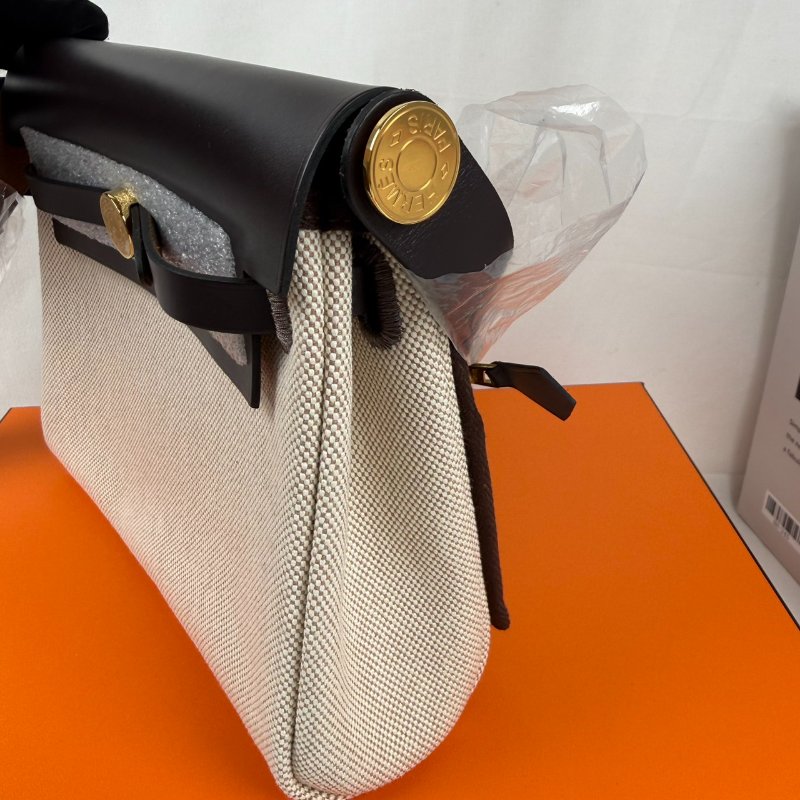 近新閒置未使用 HERMES 愛馬仕 Mini Herbag 20 帆布X牛皮 烏木色金釦 斜背包 W刻 大全配 台灣購證-2