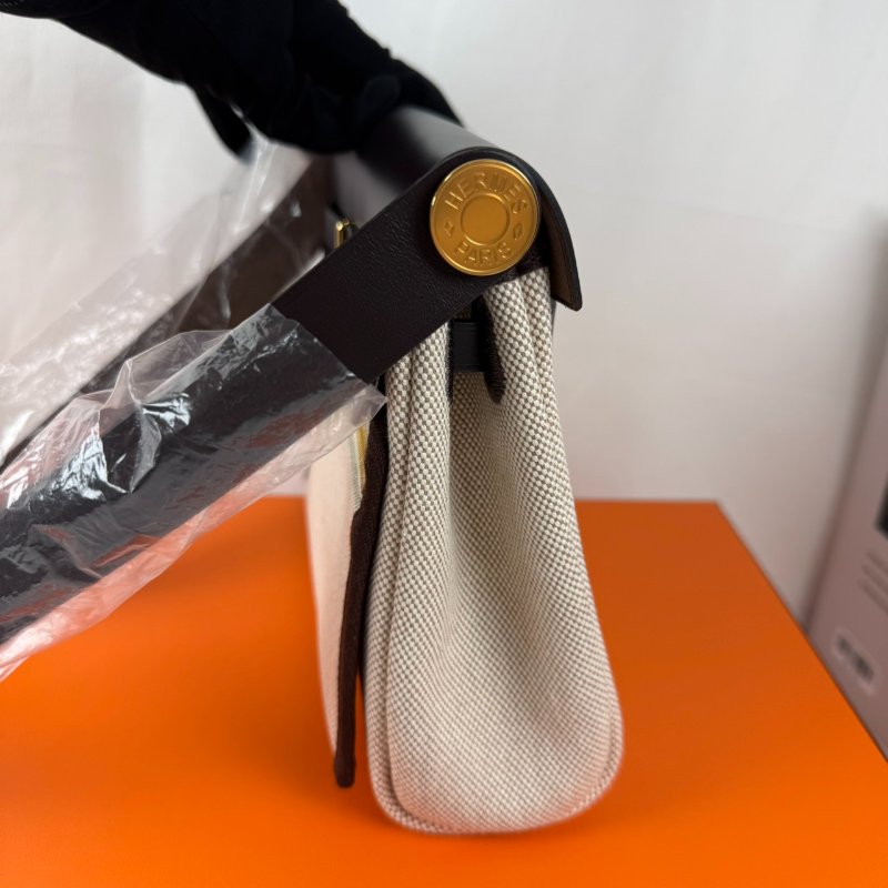 近新閒置未使用 HERMES 愛馬仕 Mini Herbag 20 帆布X牛皮 烏木色金釦 斜背包 W刻 大全配 台灣購證-3