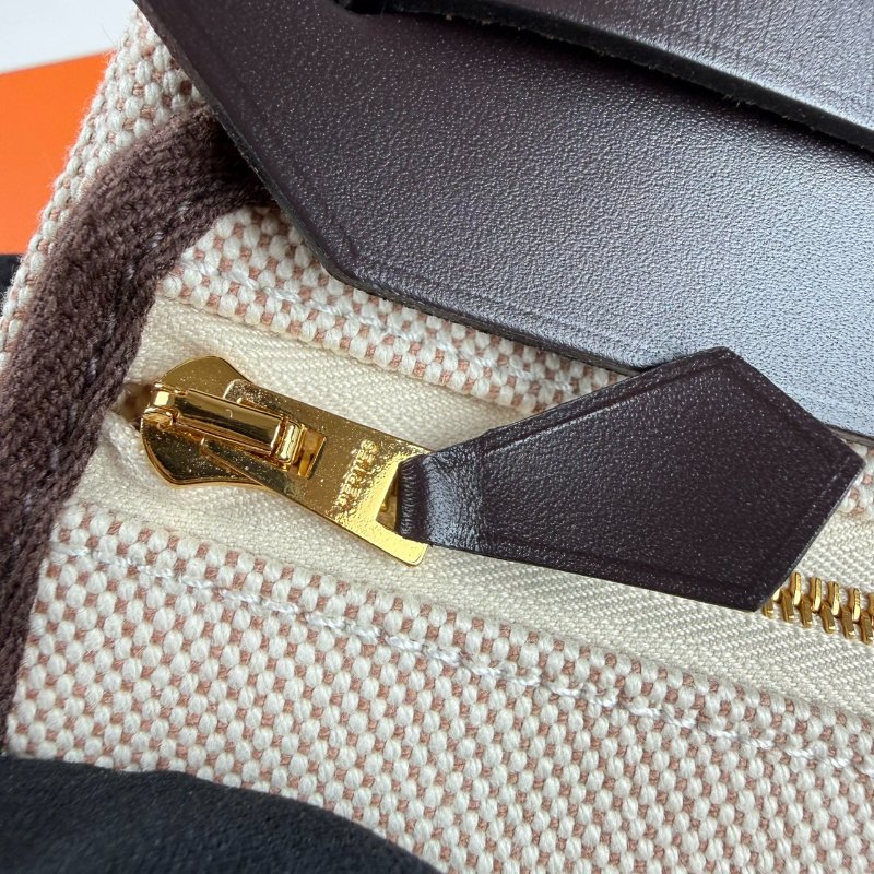 近新閒置未使用 HERMES 愛馬仕 Mini Herbag 20 帆布X牛皮 烏木色金釦 斜背包 W刻 大全配 台灣購證-4