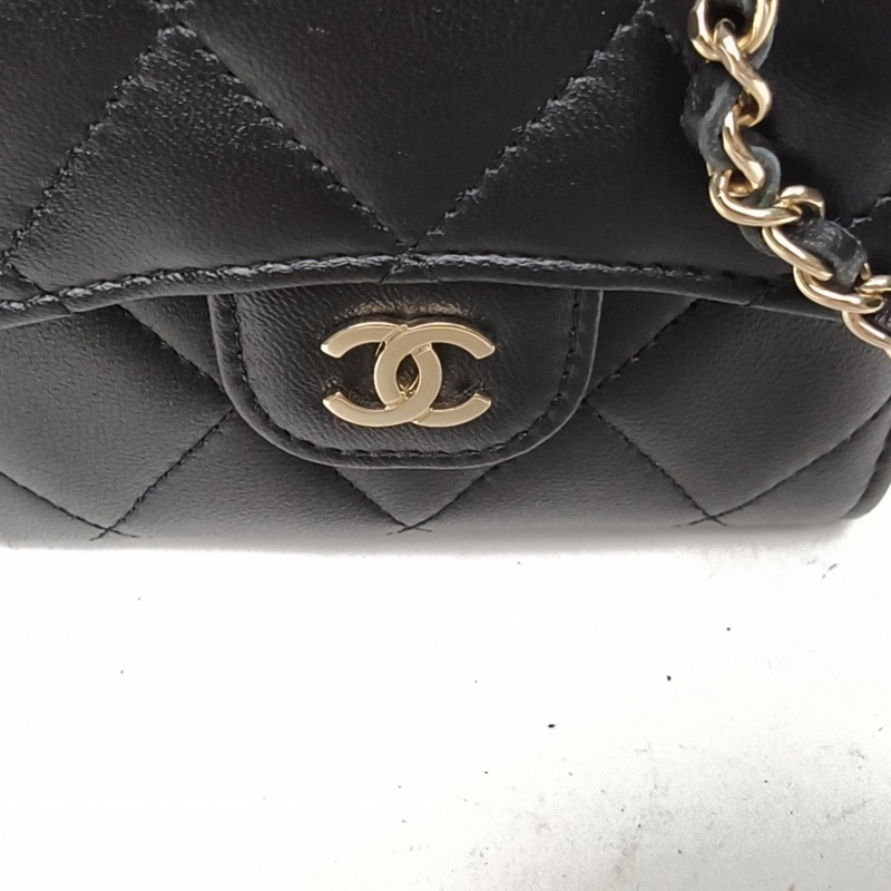 CHANEL 黑色羊皮30開金扣CFmini卡包斜挎包-4