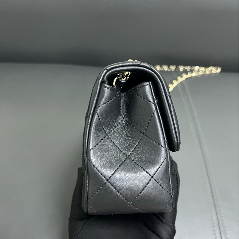 Chanel Classic Flap Mini 黑金羊皮 大Mini-3