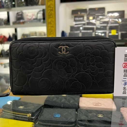 東區正精品㊣CHANEL 香奈兒黑色羊皮山茶花壓紋銀釦ㄇ字拉鍊長夾皮夾 RZ4726-0