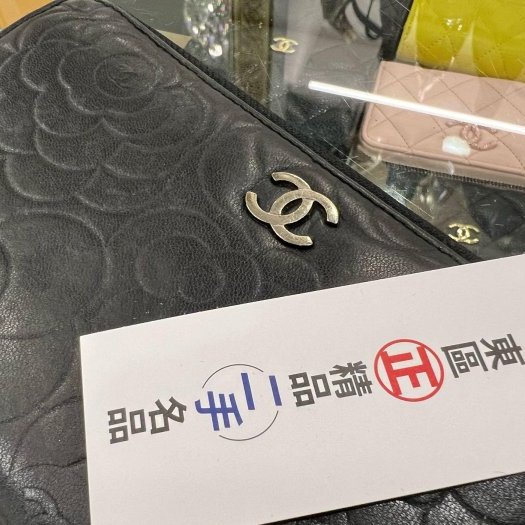 東區正精品㊣CHANEL 香奈兒黑色羊皮山茶花壓紋銀釦ㄇ字拉鍊長夾皮夾 RZ4726-5