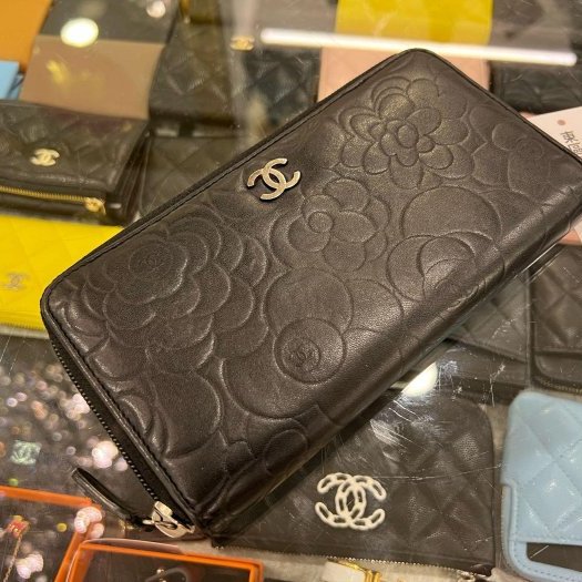 東區正精品㊣CHANEL 香奈兒黑色羊皮山茶花壓紋銀釦ㄇ字拉鍊長夾皮夾 RZ4726-6