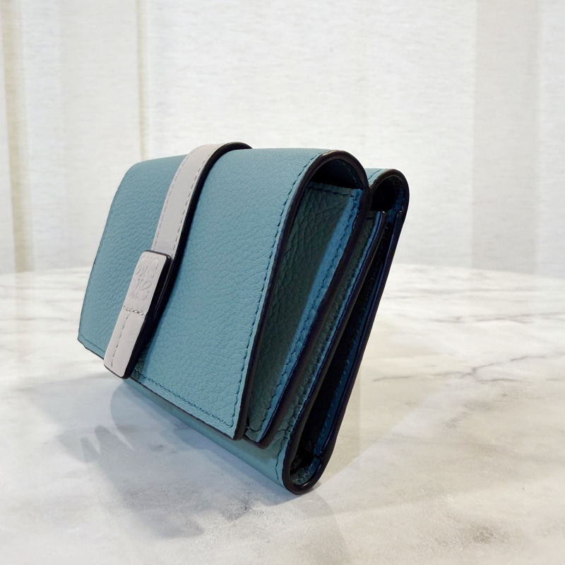 Loewe 湖水藍牛皮三折短夾-1