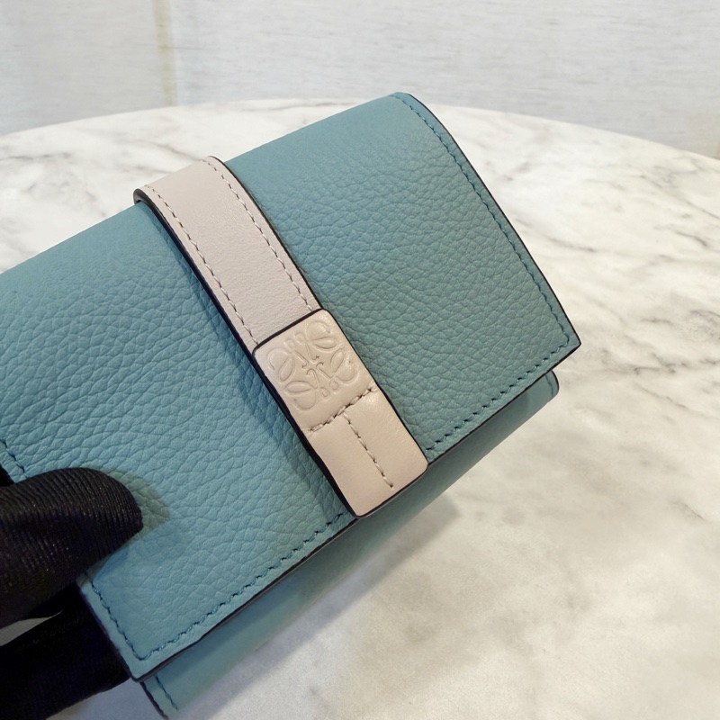 Loewe 湖水藍牛皮三折短夾-7