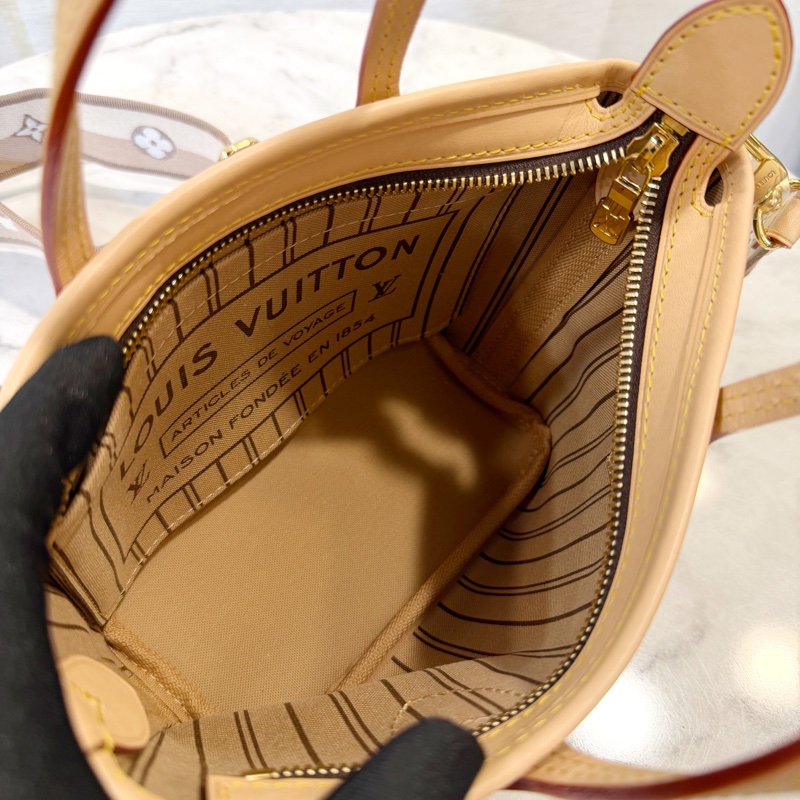 LV 原花金釦Neverfull BB手提斜背包-10