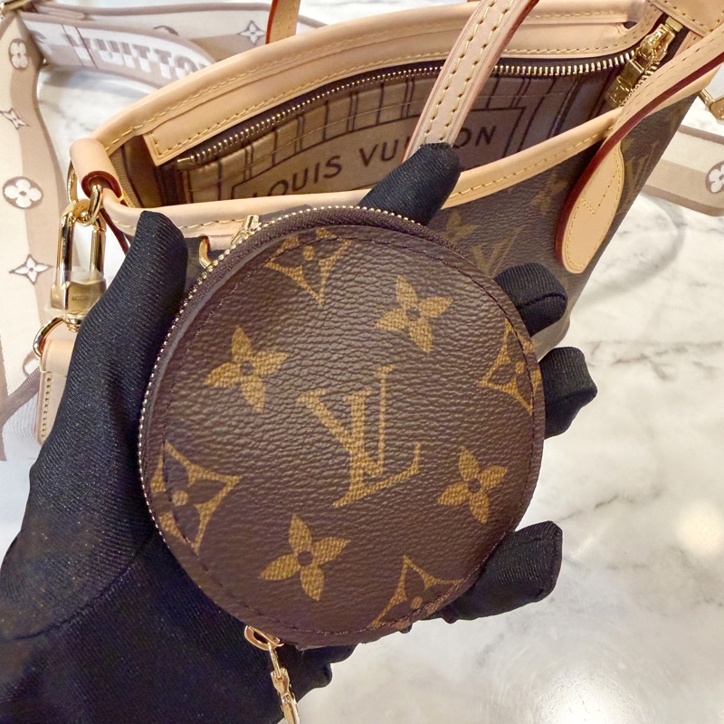 LV 原花金釦Neverfull BB手提斜背包-11