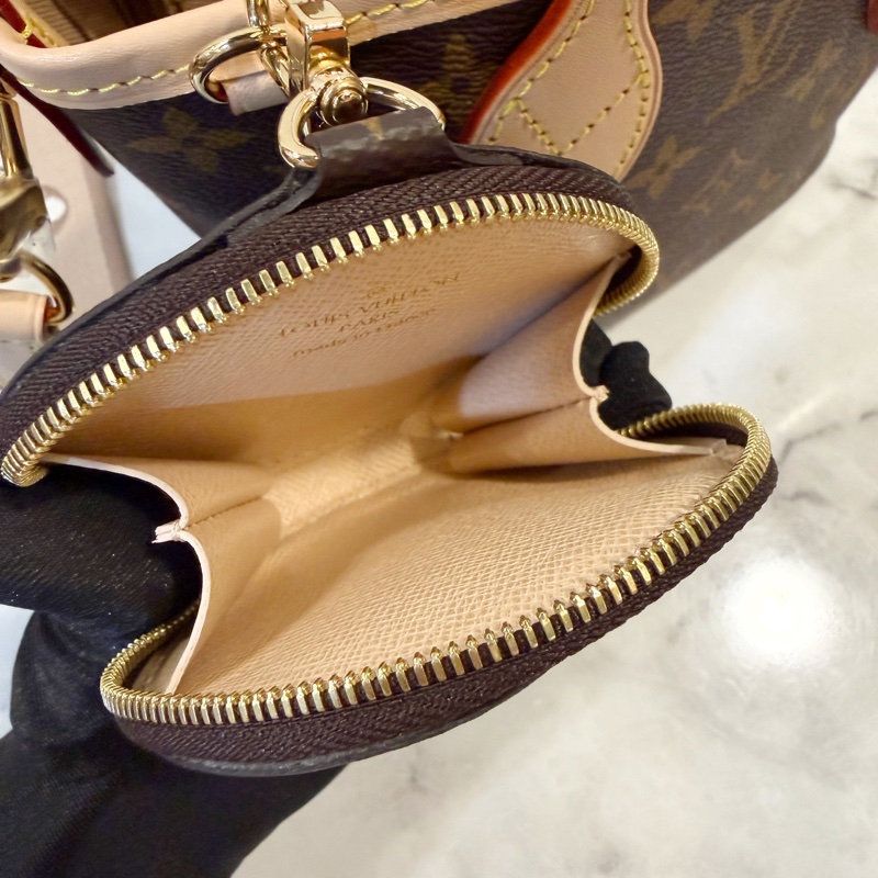 LV 原花金釦Neverfull BB手提斜背包-12
