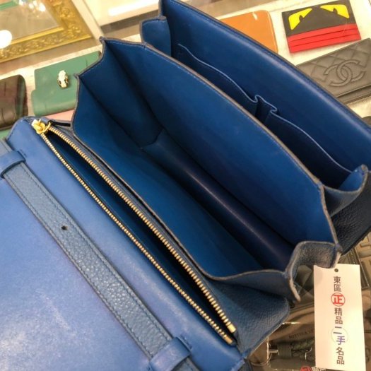 東區正精品㊣Celine MEDIUM CLASSIC BOX 孔雀藍中款小牛皮金扣肩背包方包 RA0407-13