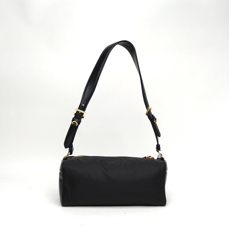 PRADA 黑色尼龍金扣再生掛鎖裝飾圓筒中號單肩包-2