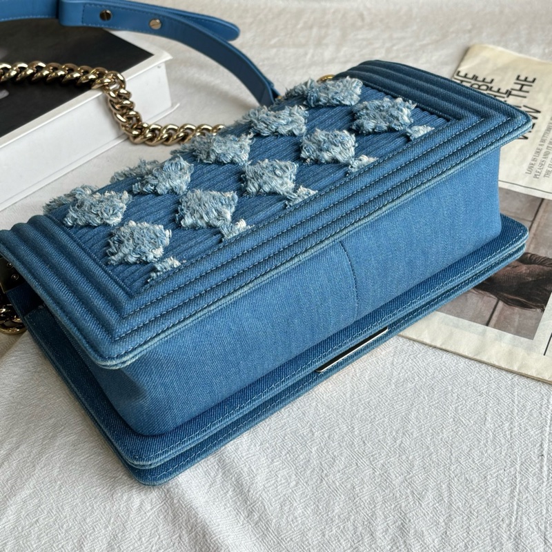 99新✨CHANEL香奈兒 Le Boy 金屬 雙C LOGO 丹寧牛仔布 斜挎包鏈條包單肩包 中號 女款 藍色💙正品-2