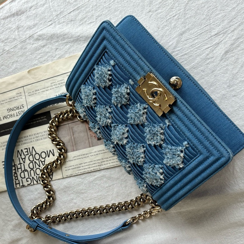 99新✨CHANEL香奈兒 Le Boy 金屬 雙C LOGO 丹寧牛仔布 斜挎包鏈條包單肩包 中號 女款 藍色💙正品-4