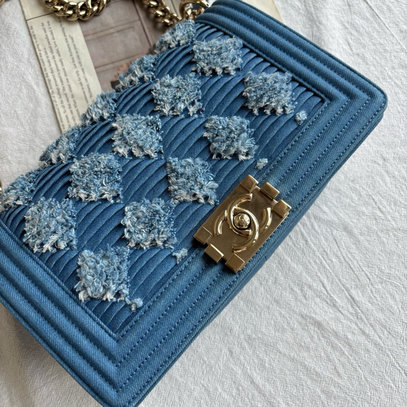 99新✨CHANEL香奈兒 Le Boy 金屬 雙C LOGO 丹寧牛仔布 斜挎包鏈條包單肩包 中號 女款 藍色💙正品-5