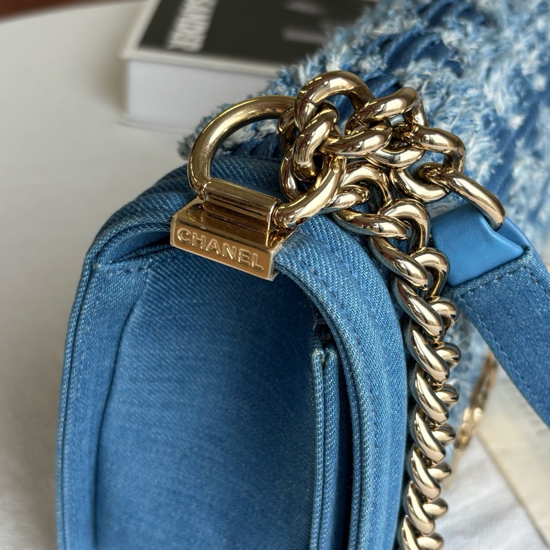 99新✨CHANEL香奈兒 Le Boy 金屬 雙C LOGO 丹寧牛仔布 斜挎包鏈條包單肩包 中號 女款 藍色💙正品-7