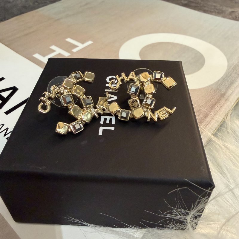 CHANEL 造型字母雙C水鑽耳環-1