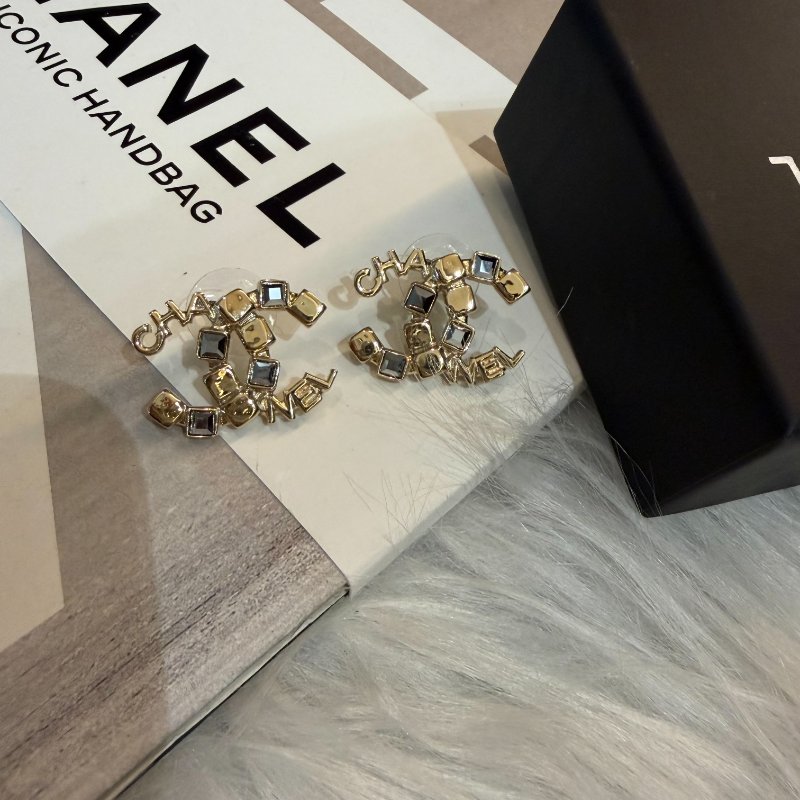 CHANEL 造型字母雙C水鑽耳環-3