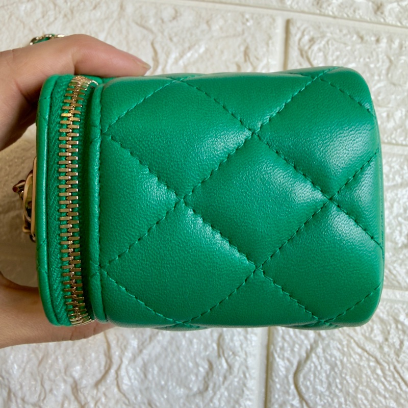 Chanel 綠色菱格紋小羊皮鏈條 Vanity Case 小盒子包-3
