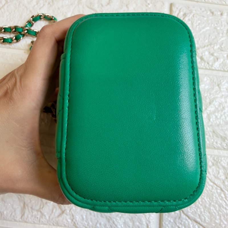Chanel 綠色菱格紋小羊皮鏈條 Vanity Case 小盒子包-4