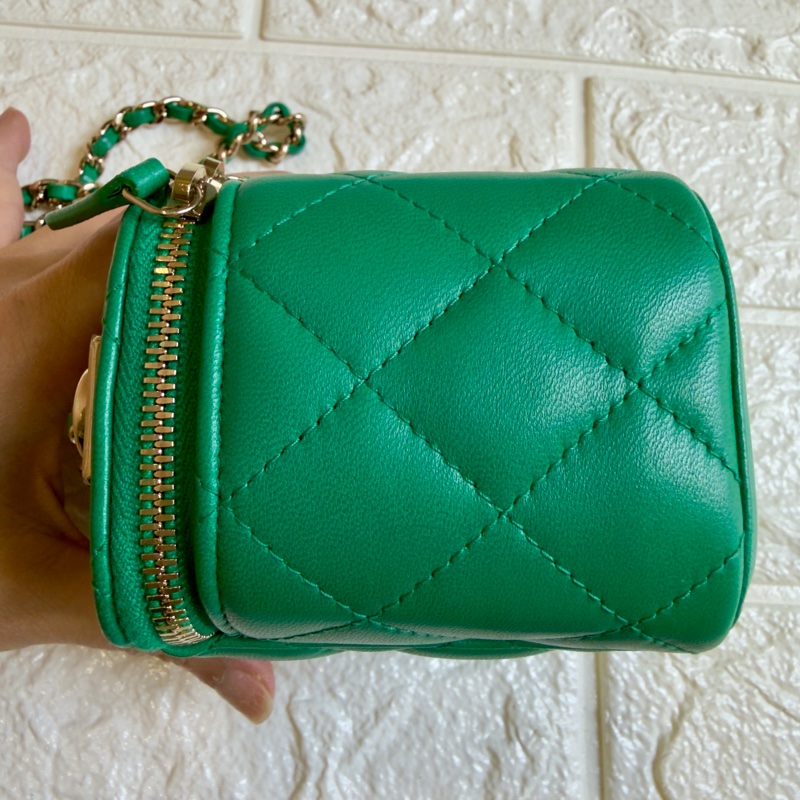 Chanel 綠色菱格紋小羊皮鏈條 Vanity Case 小盒子包-5