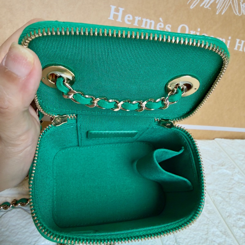 Chanel 綠色菱格紋小羊皮鏈條 Vanity Case 小盒子包-7
