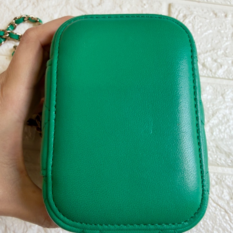 Chanel 綠色菱格紋小羊皮鏈條 Vanity Case 小盒子包-12