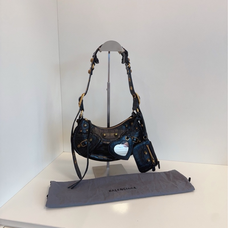 Balenciaga 巴黎世家Le Cagole 新款鳄鱼皮纹 月牙三合一机车包 黑色鳄鱼纹高级又稀有 25*13*7-0